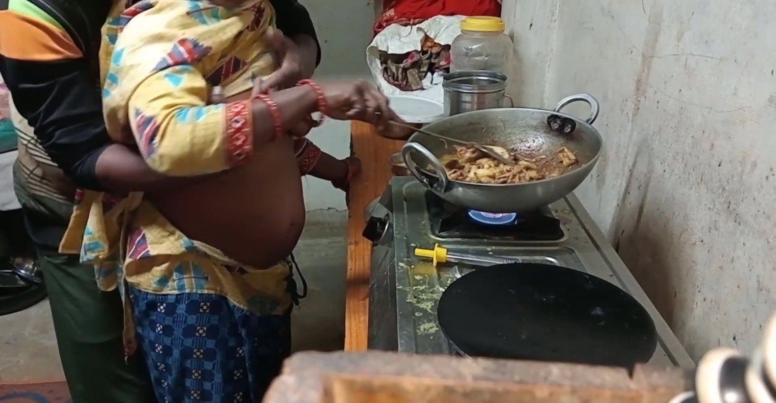 Beautiful big boobs indian step sister fucked by her younger brother in doggy style – Hindi Audios English me