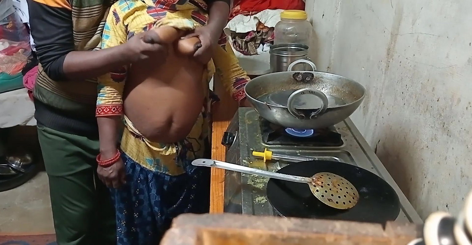 Beautiful big boobs indian step sister fucked by her younger brother in doggy style – Hindi Audios English me