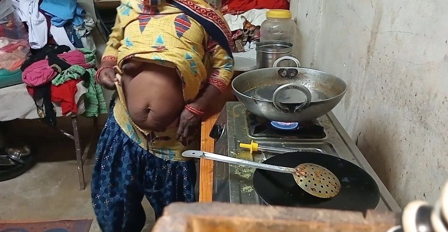 Beautiful big boobs indian step sister fucked by her younger brother in doggy style – Hindi Audios English me