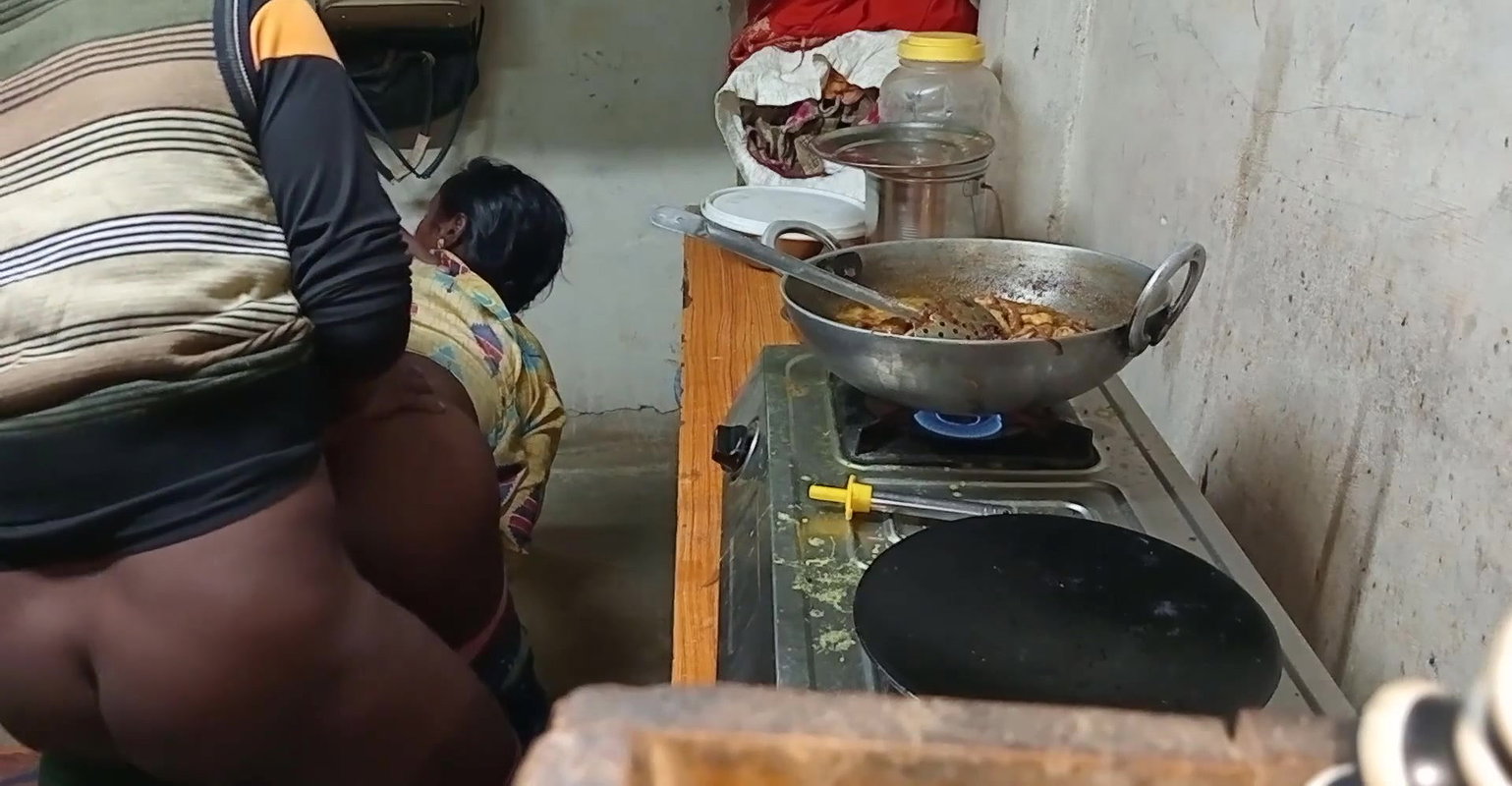 Beautiful big boobs indian step sister fucked by her younger brother in doggy style – Hindi Audios English me