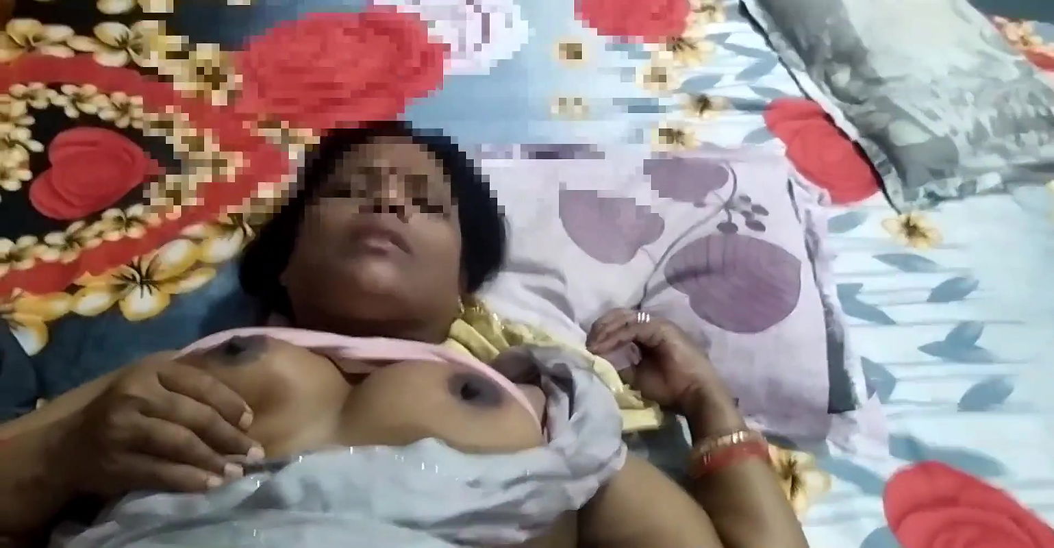 Sexy Wife Maliska Fucking Pussy Hard and Sucking Very nice on Silk Saree after Newlywed with Boyfriend at Home on xhamster.com