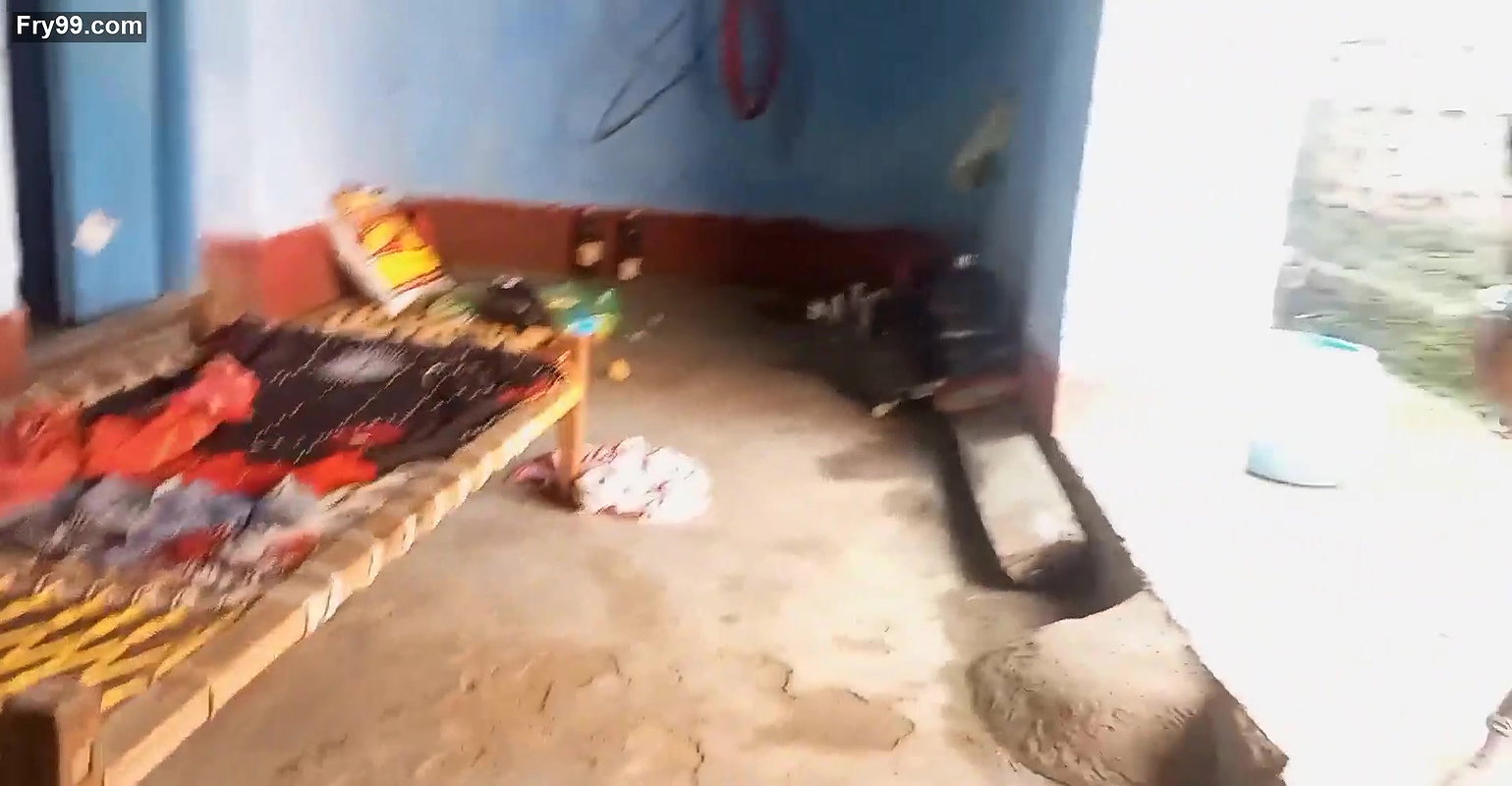 Indian Girl Has Outdoor Sex