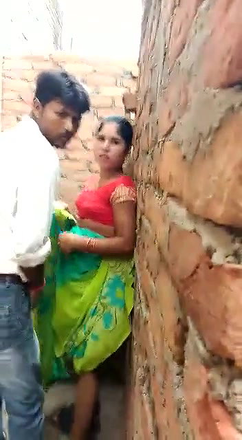 Desi Bhabhi Caught outdoor fucking