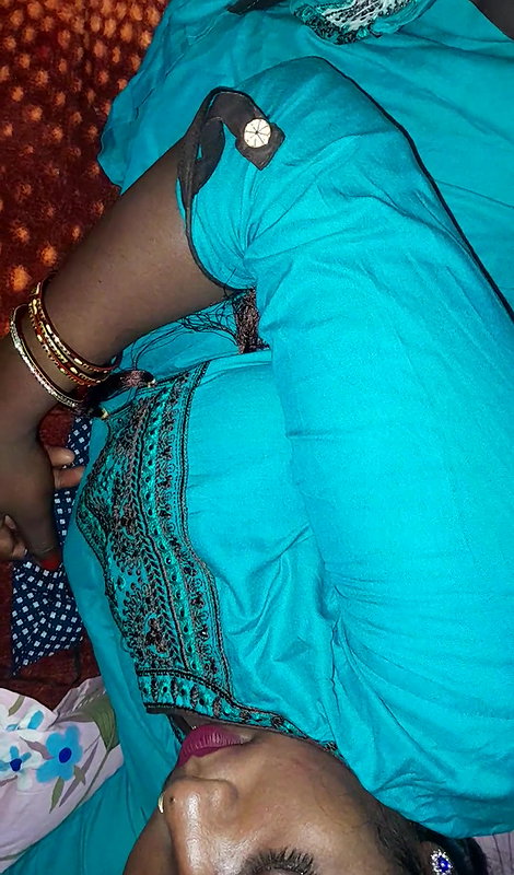 Desi bhabhi ne  bhaiya ka lund chusa fir bhaiya ne bhabhi ki chut chudai kiya