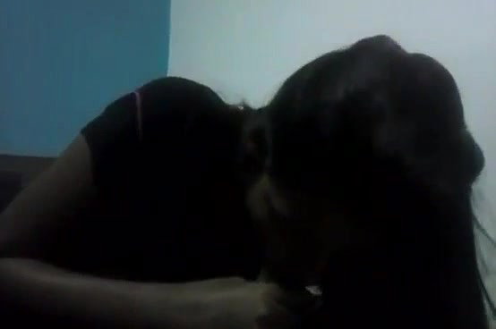 INDIAN GIRLFRIEND HAVING A GO AT A THICK DICK