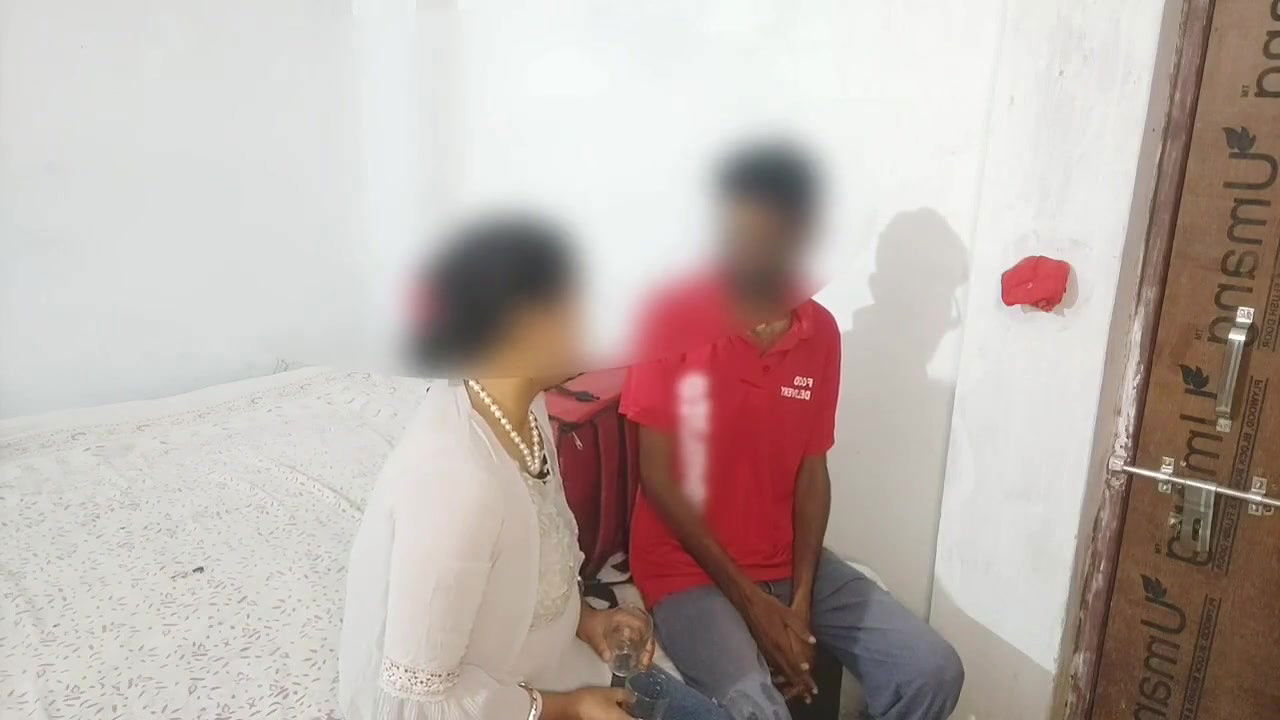 desi indian modern milf bhabhi get facial and fucked by delivery boy