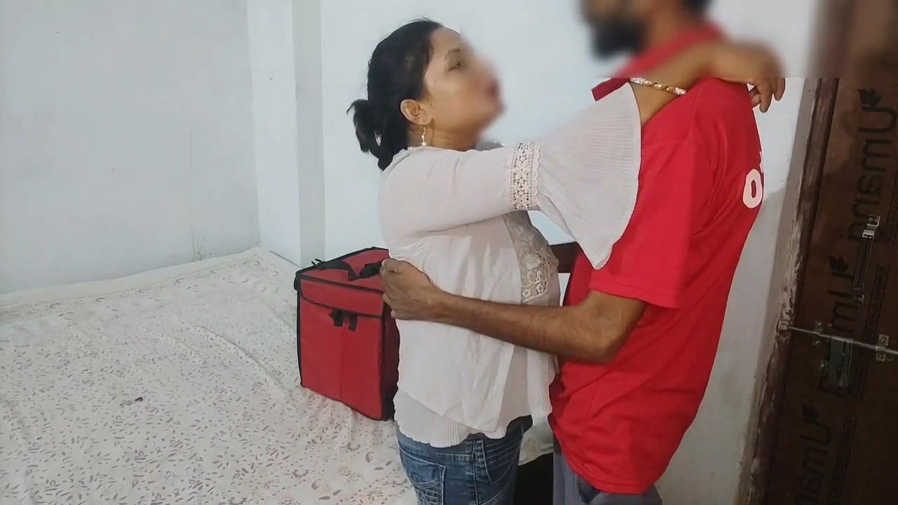 desi indian modern milf bhabhi get facial and fucked by delivery boy