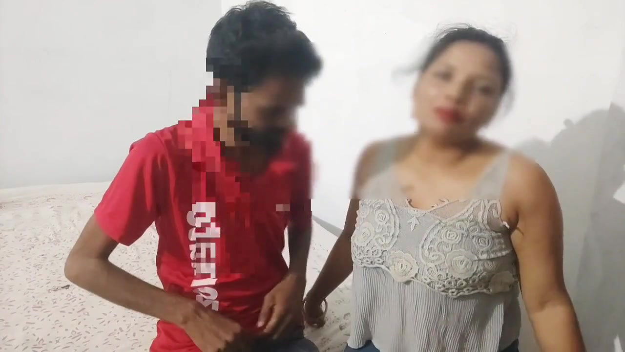 desi indian modern milf bhabhi get facial and fucked by delivery boy