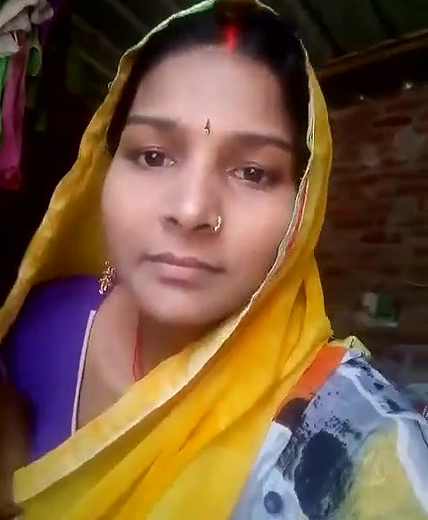 Deshi Village CUte Hw Showing boobs n pussy