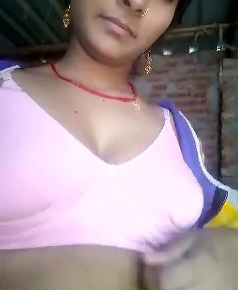 Deshi Village CUte Hw Showing boobs n pussy