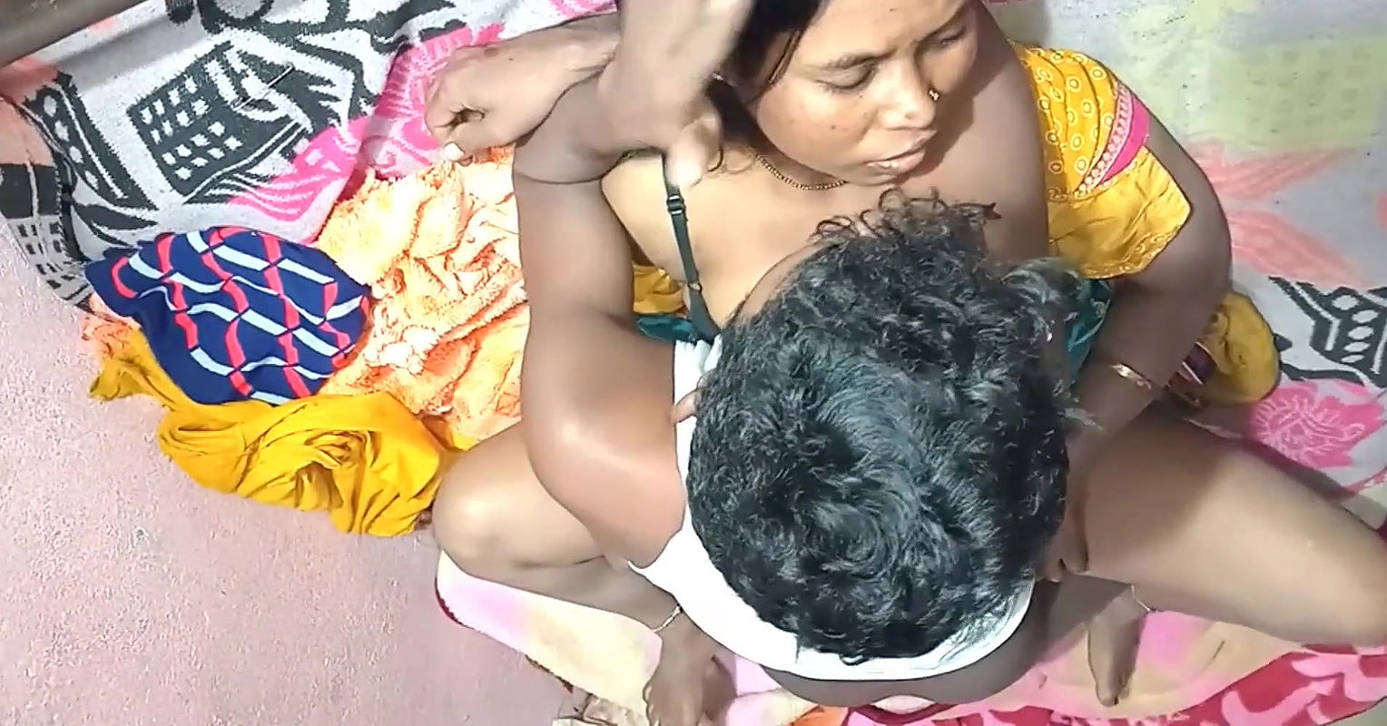 DESI MAIDA KO PELAE KAR DI RAAT ME SANDE KO