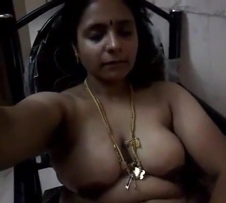 Deshi_Horny_Bhabhi_SSitting_in_CChair_n