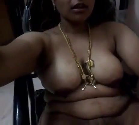 Deshi_Horny_Bhabhi_SSitting_in_CChair_n