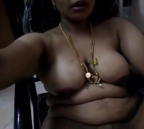 Deshi_Horny_Bhabhi_SSitting_in_CChair_n