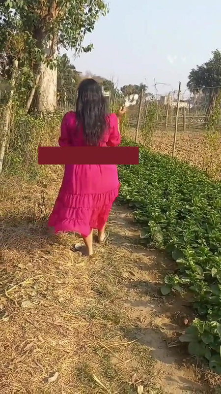 Desi bhabhi showing her big ass in public