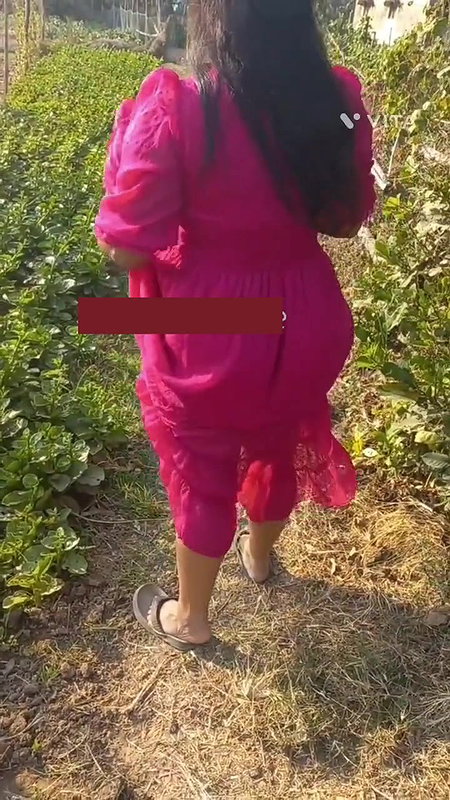 Desi bhabhi showing her big ass in public