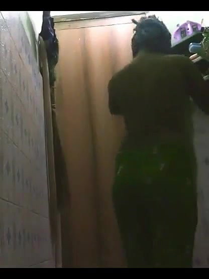 Cute Desi Girl Bathing MMS – Movies