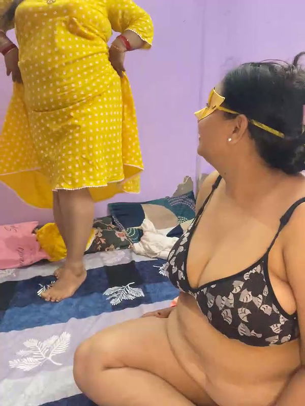 Desi Silk_Honey Lesbian on Cam and Anal Dildo Play