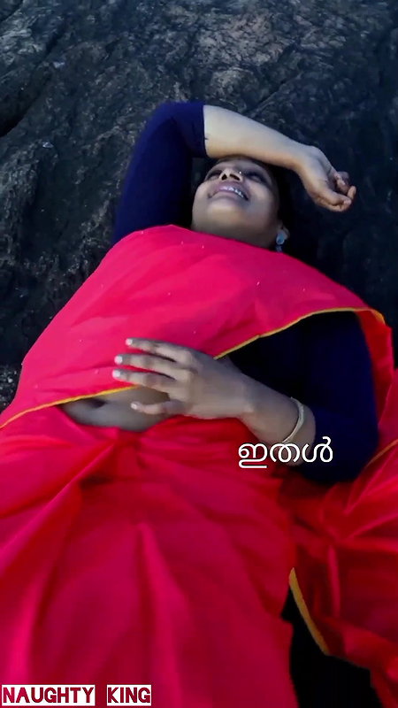 malayali vlogger Ashitha Vinod Sexy big dep navel in green saree
