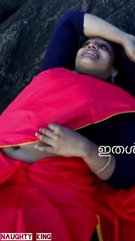malayali vlogger Ashitha Vinod Sexy big dep navel in green saree