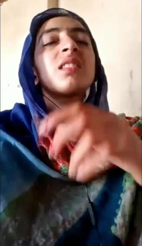 Sexy paki babe