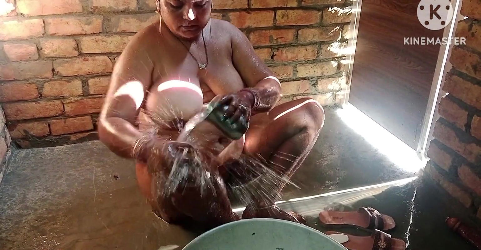 Mujhe mere Dewar ne pel diya bathroom me nahate hue lund chusaya or ghodi bna kar chod li