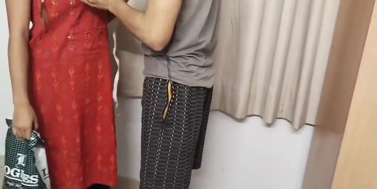 Desi girl came to make blouse then it happened