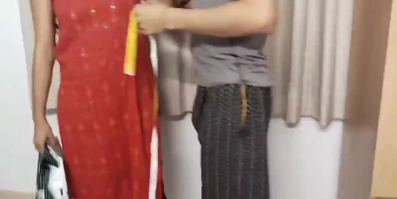 Desi girl came to make blouse then it happened