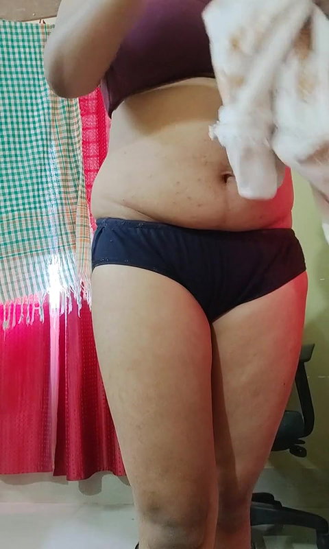 Desi hot youtuber open her dress