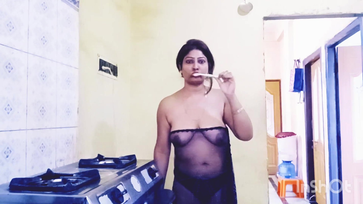 Desi hot bhabi small boobs