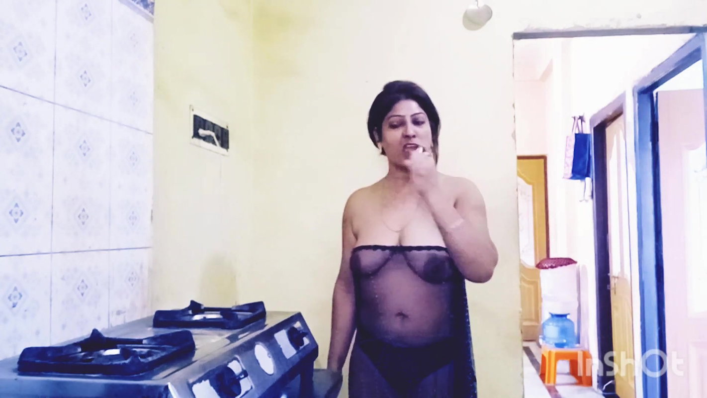 Desi hot bhabi small boobs