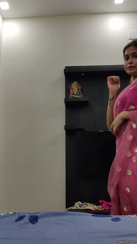 Super Sexy Bongo Naari Shows Boobs and Pussy For Fans