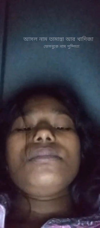 Horny Girl Pissing and Fingering