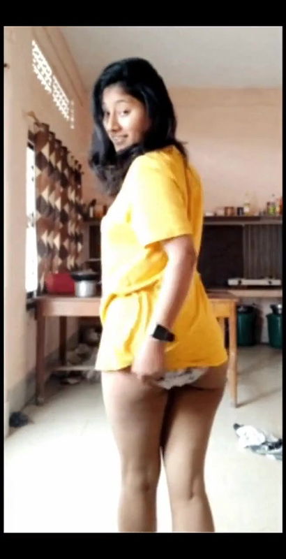 REALLY HOT  NAUGHTY INDIAN BABE SHOWING CUTE ASS