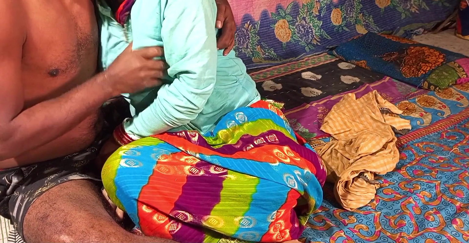 Aaj ghar per patni ko chut mein land ghusa India desi fuking village sax video