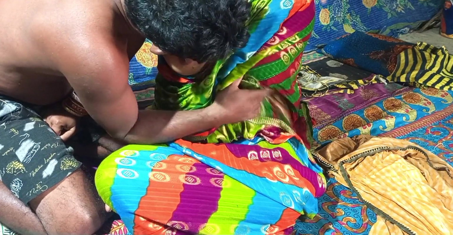 Aaj ghar per patni ko chut mein land ghusa India desi fuking village sax video