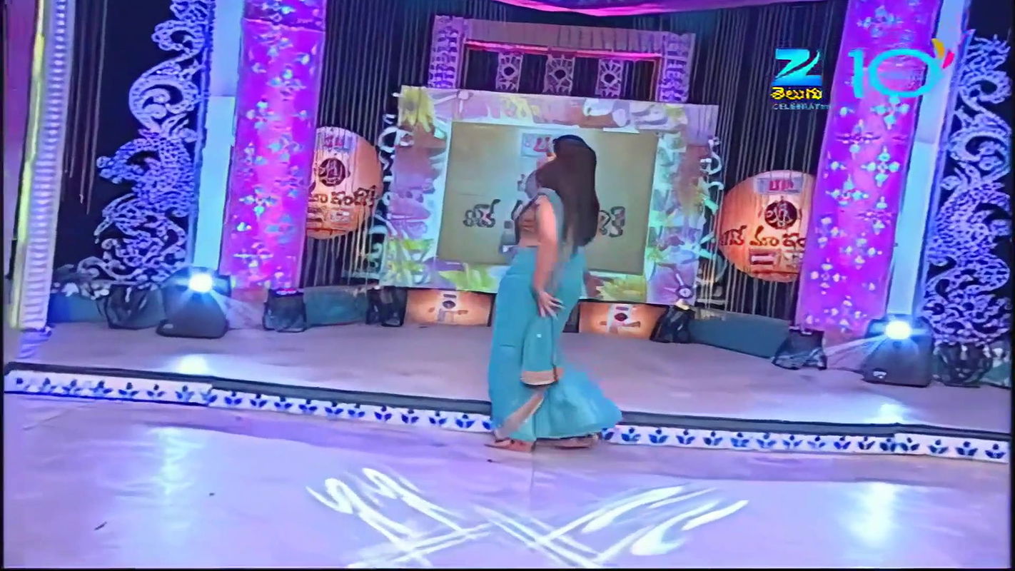 Milf Anchor Shyamala Rare Super Hot Fleshy Jiggling Deep Navel Exposing Dance