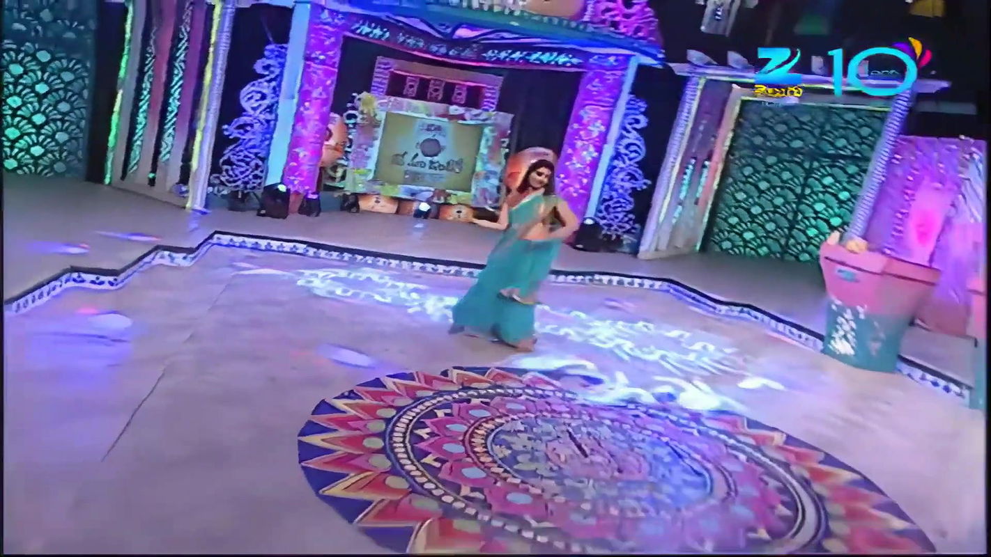 Milf Anchor Shyamala Rare Super Hot Fleshy Jiggling Deep Navel Exposing Dance