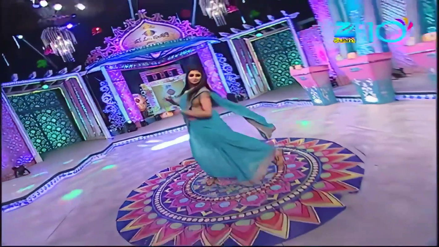 Milf Anchor Shyamala Rare Super Hot Fleshy Jiggling Deep Navel Exposing Dance