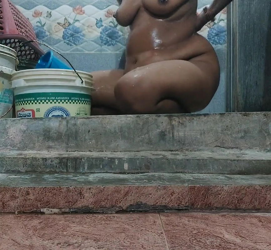 Telugu YOung aunty bathing, indian wife bath, house wife bath
