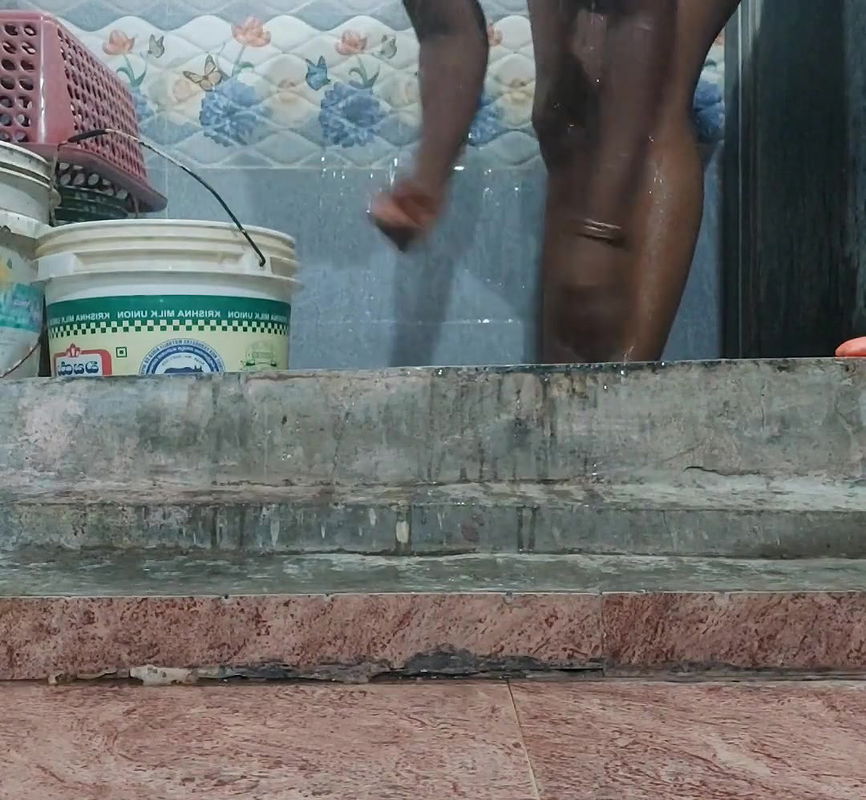 Telugu YOung aunty bathing, indian wife bath, house wife bath