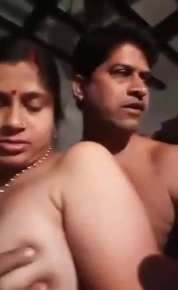 Desi 3sum Uff Lucky Husbnd geting wife n frind in same room horny hot fun