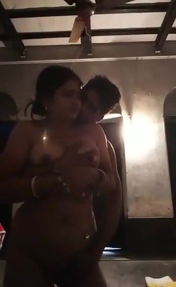 Desi 3sum Uff Lucky Husbnd geting wife n frind in same room horny hot fun