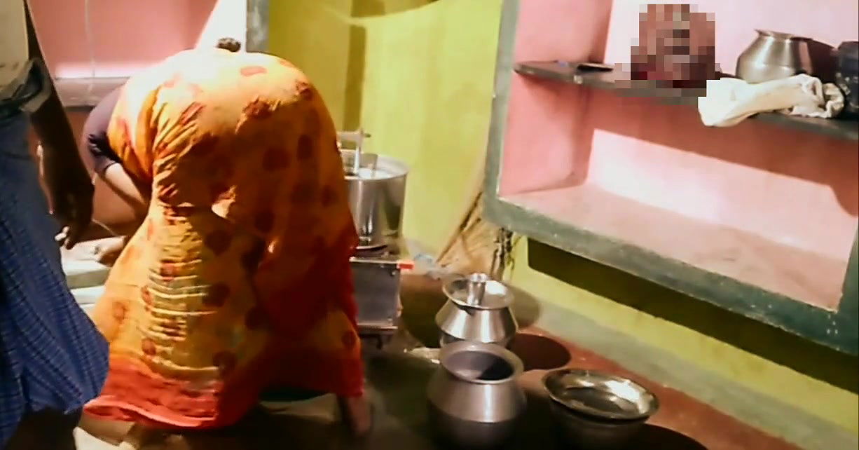 desi – A husband who has sex while his wife is doing housework