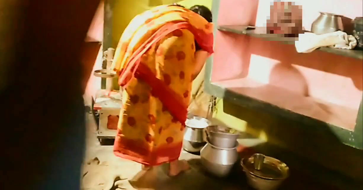 desi – A husband who has sex while his wife is doing housework