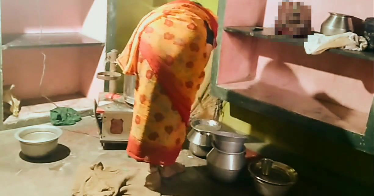 desi – A husband who has sex while his wife is doing housework