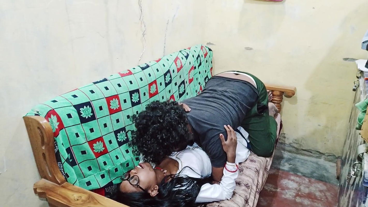 indian couple got horny and had sex on the couch