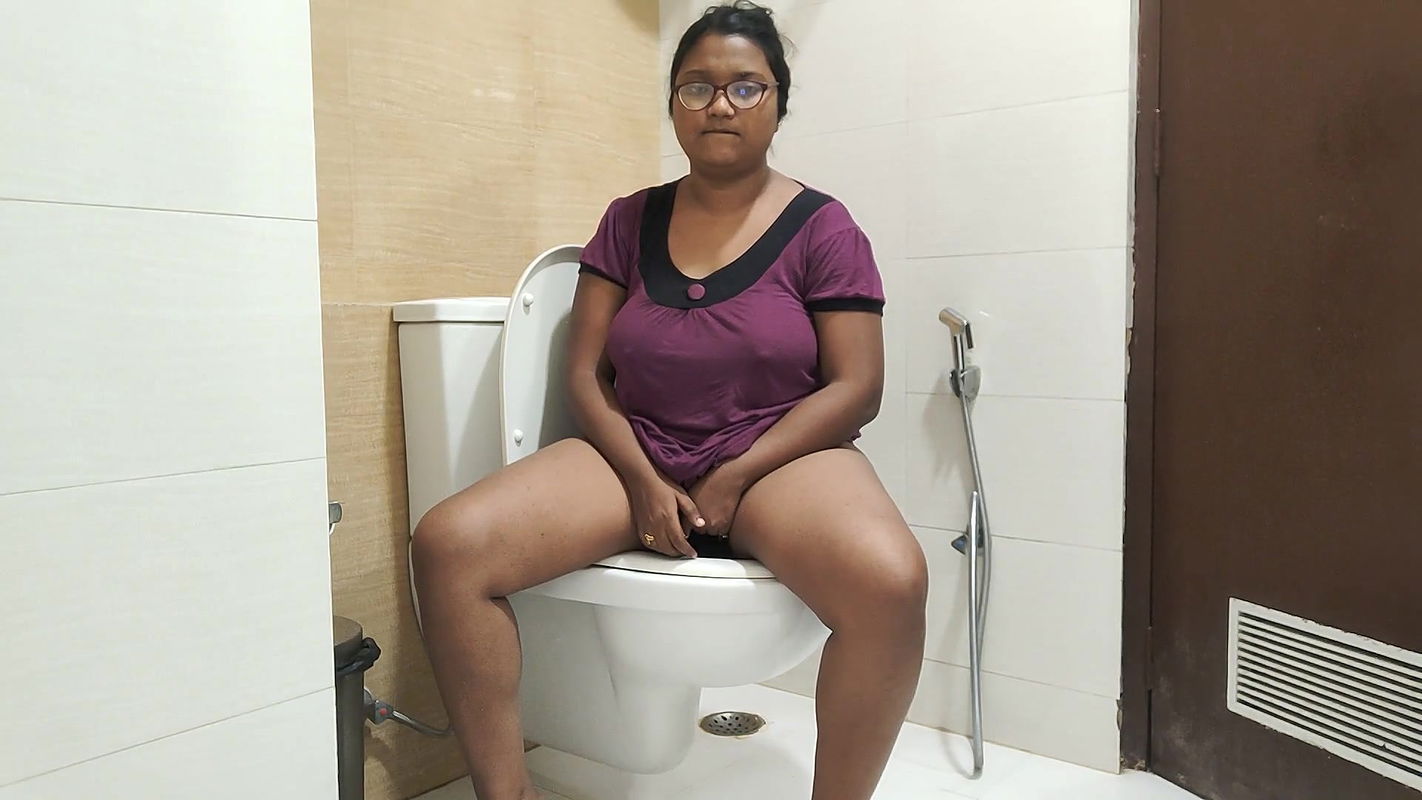 watch this curvy indian girl masturbate on the toilet