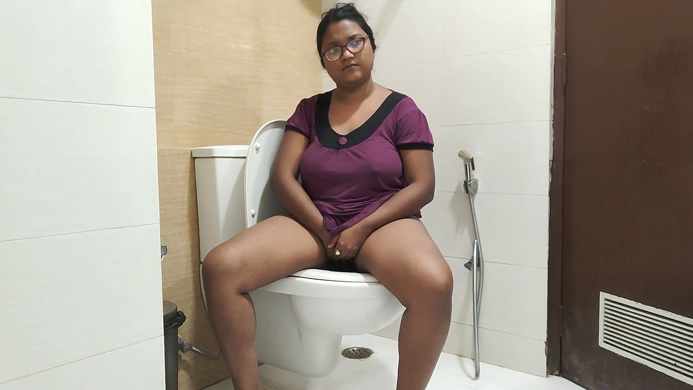 watch this curvy indian girl masturbate on the toilet
