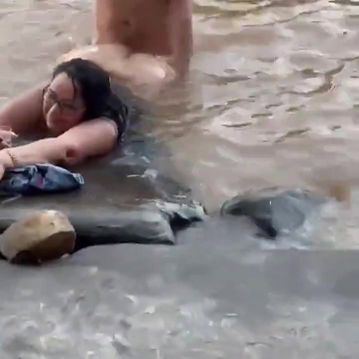 Mature couple fucking in River